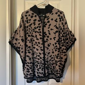 Short sleeve top w/ zipper